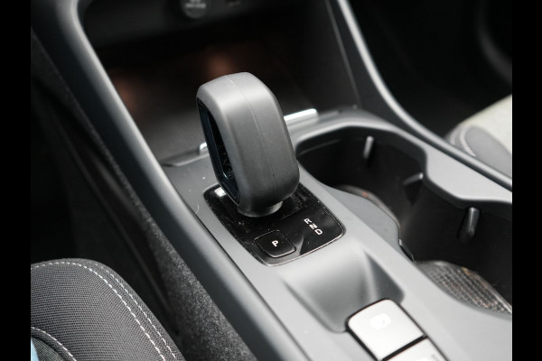 Volvo XC40 1.5 T4 Recharge Inscription Plug In Hybrid Dealer O.H. PHEV | Sportstoelen Verwarmd | Navigatie | Camera | Apple Carplay | Virtual | Stuurwiel Verwarmd | Cruise Control | Climate Control | DAB |