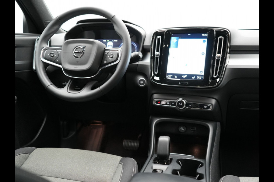 Volvo XC40 1.5 T4 Recharge Inscription Plug In Hybrid Dealer O.H. PHEV | Sportstoelen Verwarmd | Navigatie | Camera | Apple Carplay | Virtual | Stuurwiel Verwarmd | Cruise Control | Climate Control | DAB |