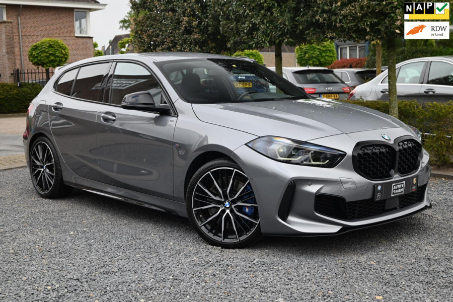 BMW 1-serie M135i xDrive High Executive Color Vision 306 PK Dealer o.h Harman Kardon Camera 19''