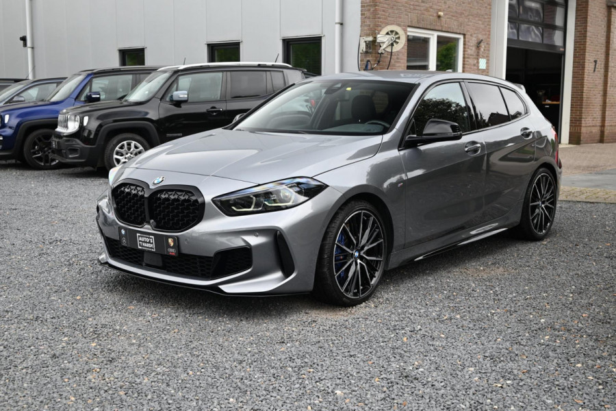 BMW 1-serie M135i xDrive High Executive Color Vision 306 PK Dealer o.h Harman Kardon Camera 19''
