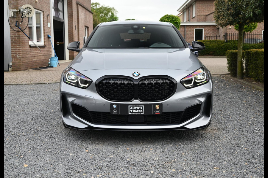 BMW 1-serie M135i xDrive High Executive Color Vision 306 PK Dealer o.h Harman Kardon Camera 19''