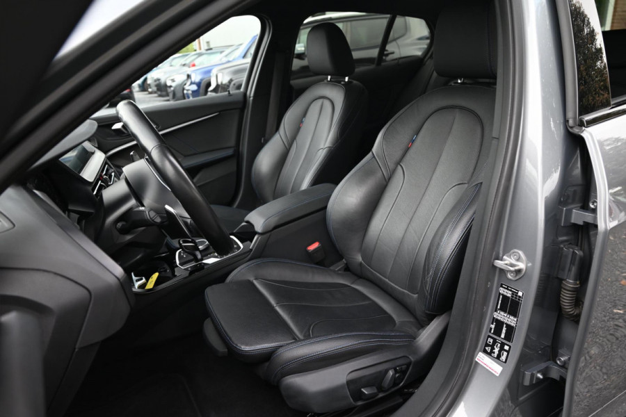BMW 1-serie M135i xDrive High Executive Color Vision 306 PK Dealer o.h Harman Kardon Camera 19''