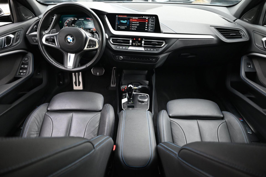 BMW 1-serie M135i xDrive High Executive Color Vision 306 PK Dealer o.h Harman Kardon Camera 19''
