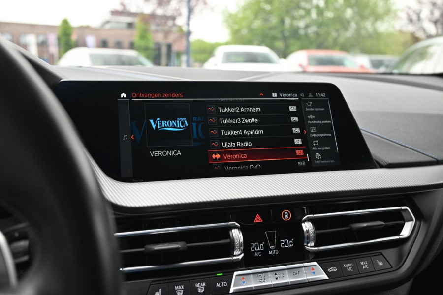 BMW 1-serie M135i xDrive High Executive Color Vision 306 PK Dealer o.h Harman Kardon Camera 19''