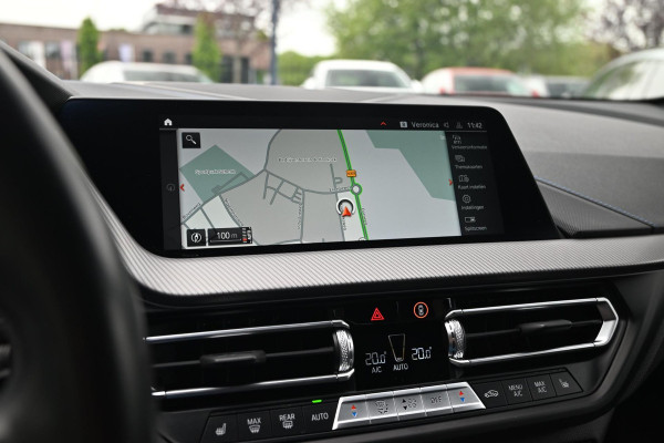BMW 1-serie M135i xDrive High Executive Color Vision 306 PK Dealer o.h Harman Kardon Camera 19''