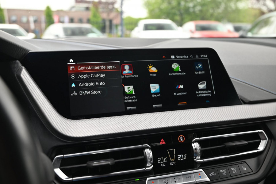 BMW 1-serie M135i xDrive High Executive Color Vision 306 PK Dealer o.h Harman Kardon Camera 19''