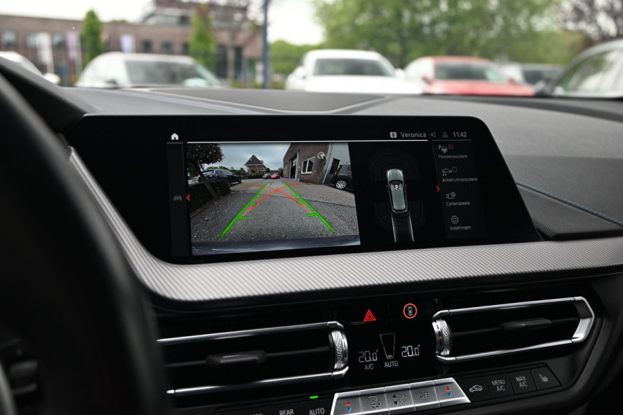 BMW 1-serie M135i xDrive High Executive Color Vision 306 PK Dealer o.h Harman Kardon Camera 19''