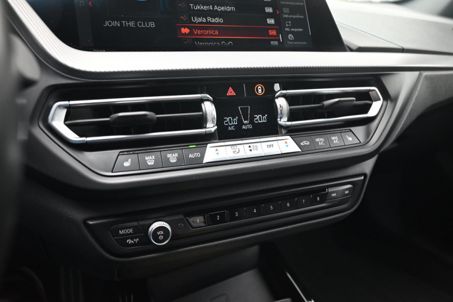 BMW 1-serie M135i xDrive High Executive Color Vision 306 PK Dealer o.h Harman Kardon Camera 19''
