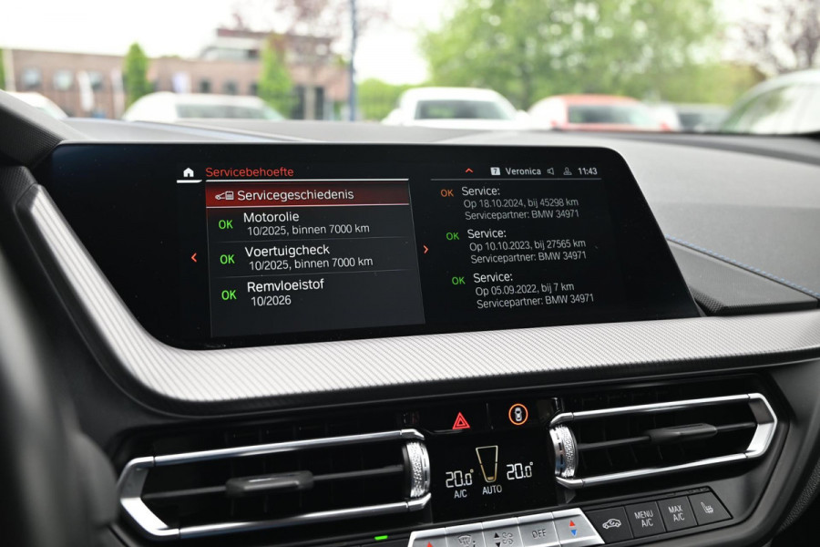 BMW 1-serie M135i xDrive High Executive Color Vision 306 PK Dealer o.h Harman Kardon Camera 19''