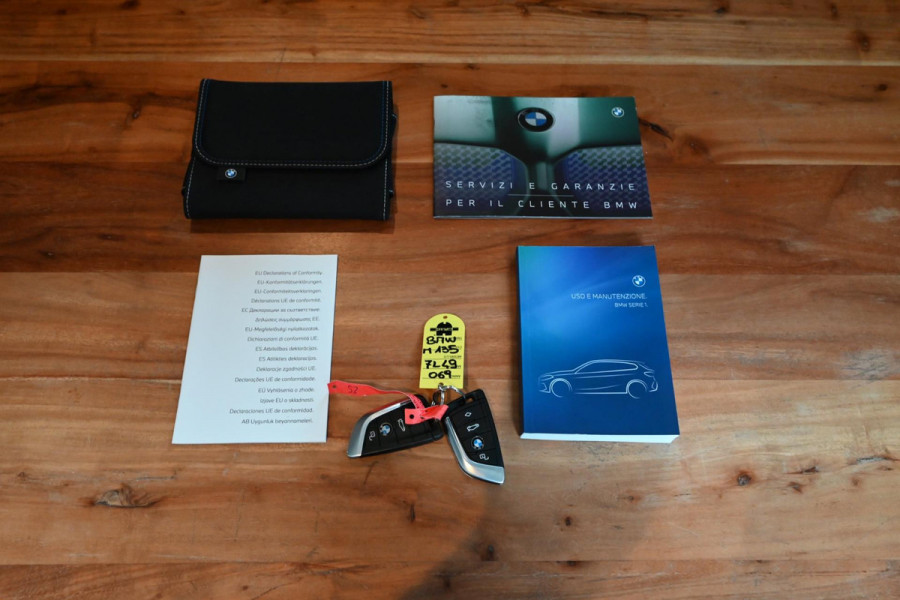 BMW 1-serie M135i xDrive High Executive Color Vision 306 PK Dealer o.h Harman Kardon Camera 19''