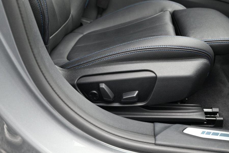 BMW 1-serie M135i xDrive High Executive Color Vision 306 PK Dealer o.h Harman Kardon Camera 19''