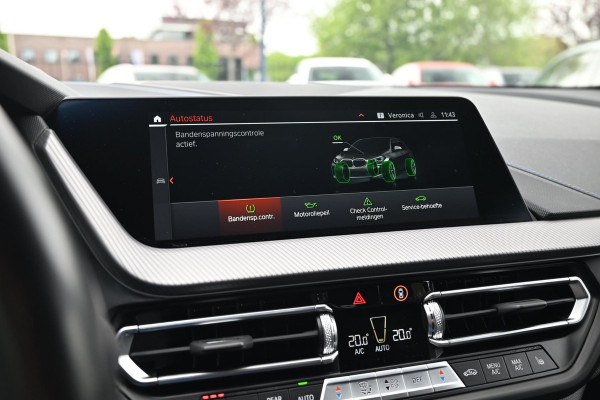 BMW 1-serie M135i xDrive High Executive Color Vision 306 PK Dealer o.h Harman Kardon Camera 19''