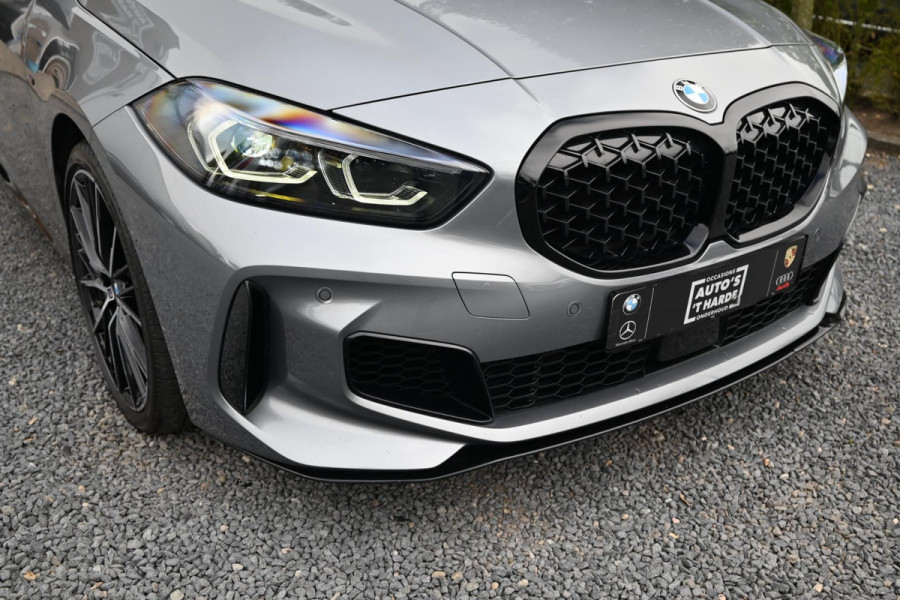 BMW 1-serie M135i xDrive High Executive Color Vision 306 PK Dealer o.h Harman Kardon Camera 19''