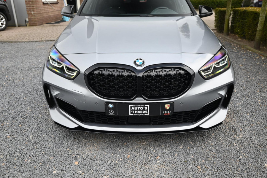 BMW 1-serie M135i xDrive High Executive Color Vision 306 PK Dealer o.h Harman Kardon Camera 19''