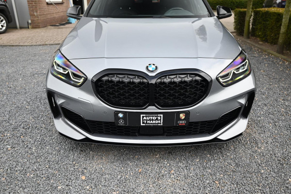 BMW 1-serie M135i xDrive High Executive Color Vision 306 PK Dealer o.h Harman Kardon Camera 19''