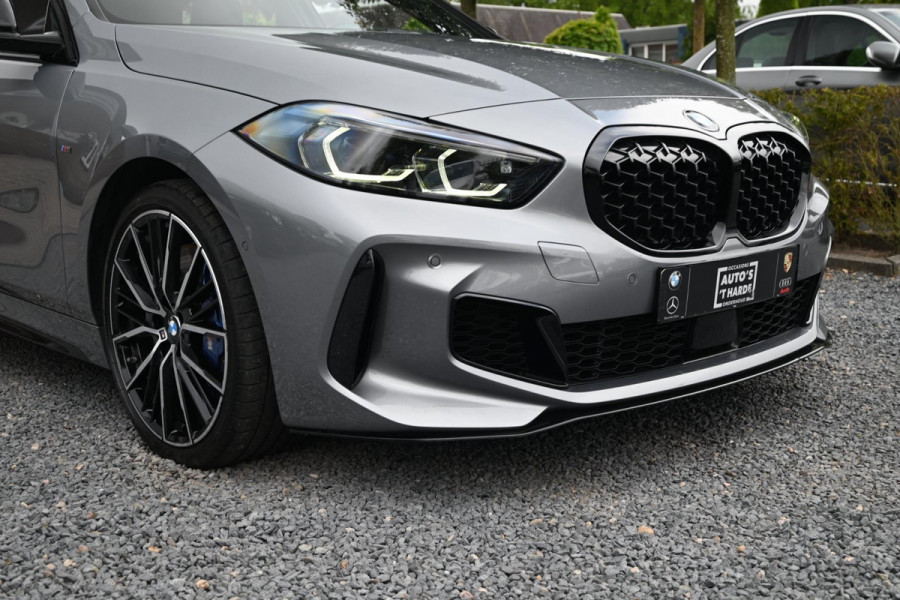 BMW 1-serie M135i xDrive High Executive Color Vision 306 PK Dealer o.h Harman Kardon Camera 19''