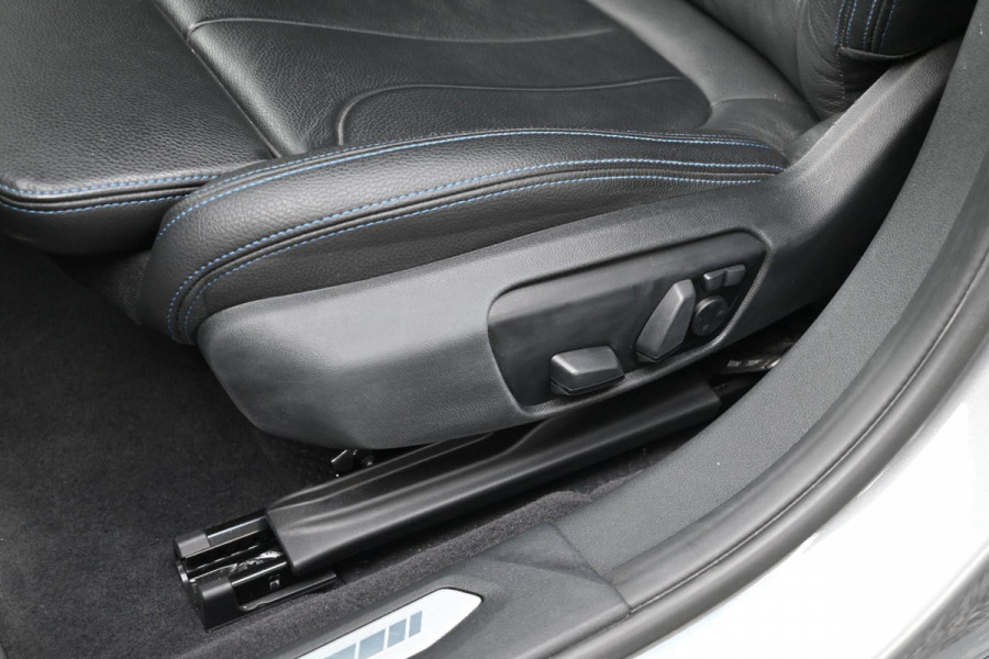 BMW 1-serie M135i xDrive High Executive Color Vision 306 PK Dealer o.h Harman Kardon Camera 19''