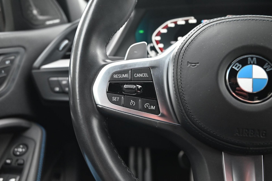 BMW 1-serie M135i xDrive High Executive Color Vision 306 PK Dealer o.h Harman Kardon Camera 19''