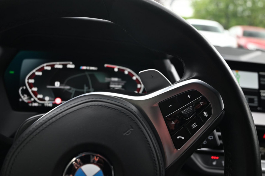 BMW 1-serie M135i xDrive High Executive Color Vision 306 PK Dealer o.h Harman Kardon Camera 19''