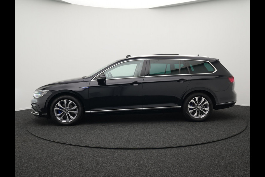 Volkswagen Passat Variant 1.4 TSI GTE Plug In Hybrid Dealer O.H. PHEV | Panodak | Alcantara Sportstoelen Massage | Trekhaak af Fabriek | Adaptive Cruise | Virtual | Navigatie | 360 Camera | Apple Carplay | Sfeerverlichting | DAB | Stoel & Stuurverwarming |
