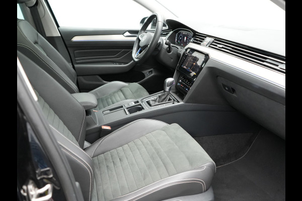 Volkswagen Passat Variant 1.4 TSI GTE Plug In Hybrid Dealer O.H. PHEV | Panodak | Alcantara Sportstoelen Massage | Trekhaak af Fabriek | Adaptive Cruise | Virtual | Navigatie | 360 Camera | Apple Carplay | Sfeerverlichting | DAB | Stoel & Stuurverwarming |
