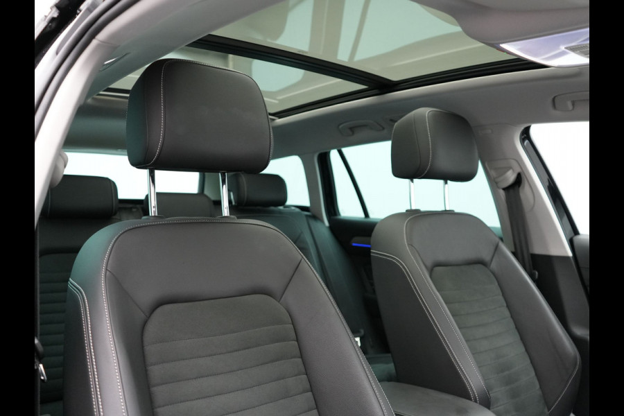Volkswagen Passat Variant 1.4 TSI GTE Plug In Hybrid Dealer O.H. PHEV | Panodak | Alcantara Sportstoelen Massage | Trekhaak af Fabriek | Adaptive Cruise | Virtual | Navigatie | 360 Camera | Apple Carplay | Sfeerverlichting | DAB | Stoel & Stuurverwarming |
