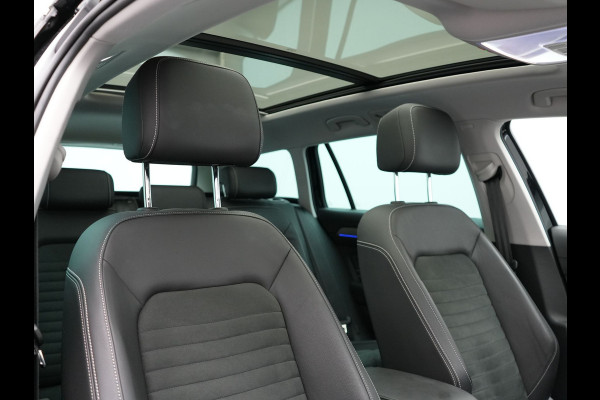 Volkswagen Passat Variant 1.4 TSI GTE Plug In Hybrid Dealer O.H. PHEV | Panodak | Alcantara Sportstoelen Massage | Trekhaak af Fabriek | Adaptive Cruise | Virtual | Navigatie | 360 Camera | Apple Carplay | Sfeerverlichting | DAB | Stoel & Stuurverwarming |