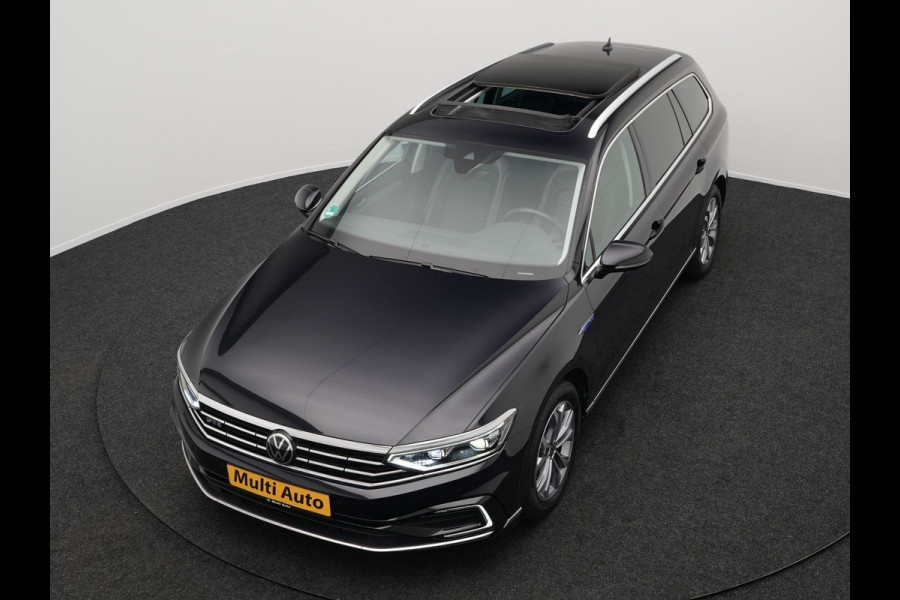 Volkswagen Passat Variant 1.4 TSI GTE Plug In Hybrid Dealer O.H. PHEV | Panodak | Alcantara Sportstoelen Massage | Trekhaak af Fabriek | Adaptive Cruise | Virtual | Navigatie | 360 Camera | Apple Carplay | Sfeerverlichting | DAB | Stoel & Stuurverwarming |