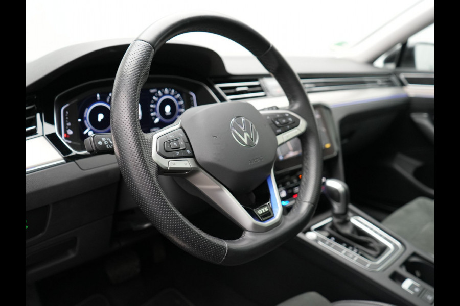 Volkswagen Passat Variant 1.4 TSI GTE Plug In Hybrid Dealer O.H. PHEV | Panodak | Alcantara Sportstoelen Massage | Trekhaak af Fabriek | Adaptive Cruise | Virtual | Navigatie | 360 Camera | Apple Carplay | Sfeerverlichting | DAB | Stoel & Stuurverwarming |