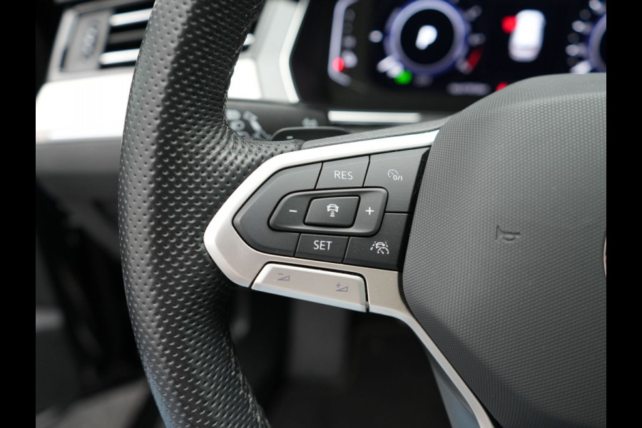 Volkswagen Passat Variant 1.4 TSI GTE Plug In Hybrid Dealer O.H. PHEV | Panodak | Alcantara Sportstoelen Massage | Trekhaak af Fabriek | Adaptive Cruise | Virtual | Navigatie | 360 Camera | Apple Carplay | Sfeerverlichting | DAB | Stoel & Stuurverwarming |
