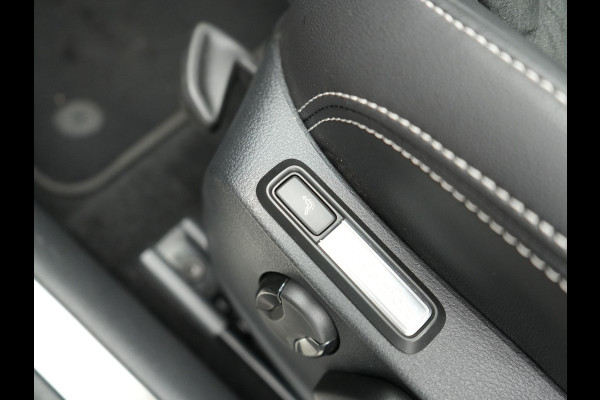 Volkswagen Passat Variant 1.4 TSI GTE Plug In Hybrid Dealer O.H. PHEV | Panodak | Alcantara Sportstoelen Massage | Trekhaak af Fabriek | Adaptive Cruise | Virtual | Navigatie | 360 Camera | Apple Carplay | Sfeerverlichting | DAB | Stoel & Stuurverwarming |