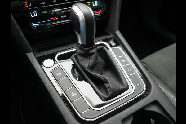 Volkswagen Passat Variant 1.4 TSI GTE Plug In Hybrid Dealer O.H. PHEV | Panodak | Alcantara Sportstoelen Massage | Trekhaak af Fabriek | Adaptive Cruise | Virtual | Navigatie | 360 Camera | Apple Carplay | Sfeerverlichting | DAB | Stoel & Stuurverwarming |
