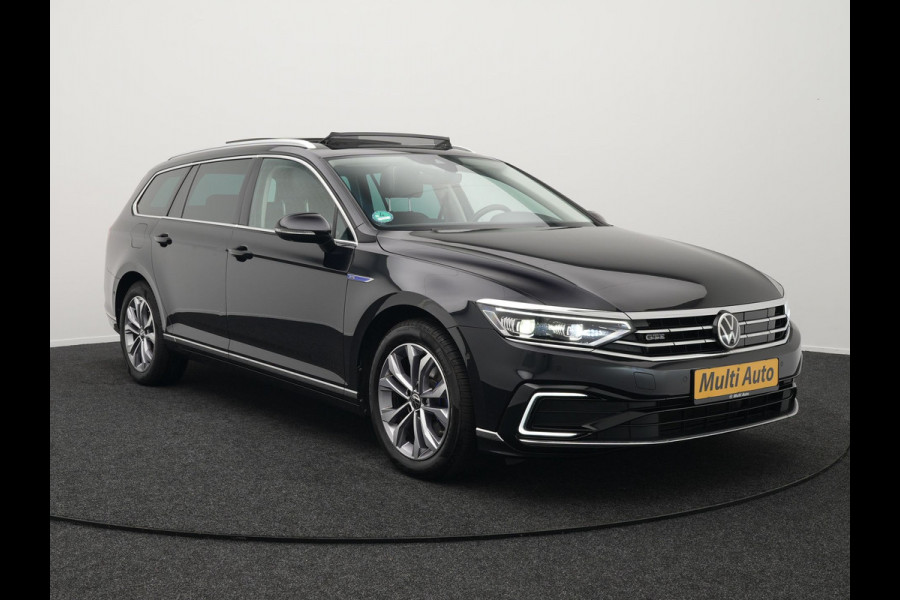 Volkswagen Passat Variant 1.4 TSI GTE Plug In Hybrid Dealer O.H. PHEV | Panodak | Alcantara Sportstoelen Massage | Trekhaak af Fabriek | Adaptive Cruise | Virtual | Navigatie | 360 Camera | Apple Carplay | Sfeerverlichting | DAB | Stoel & Stuurverwarming |