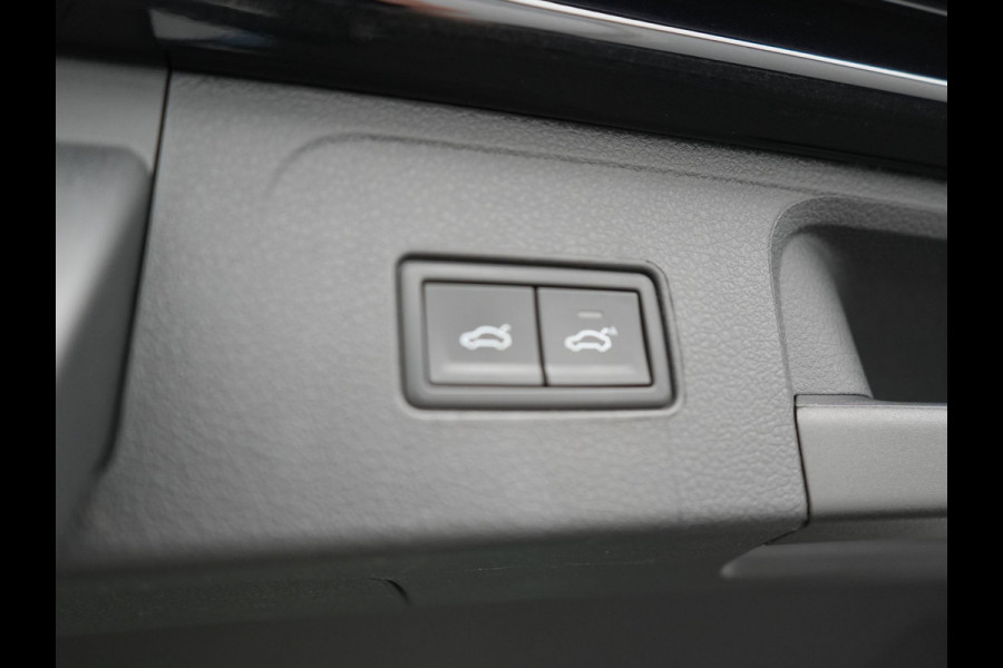 Volkswagen Passat Variant 1.4 TSI GTE Plug In Hybrid Dealer O.H. PHEV | Panodak | Alcantara Sportstoelen Massage | Trekhaak af Fabriek | Adaptive Cruise | Virtual | Navigatie | 360 Camera | Apple Carplay | Sfeerverlichting | DAB | Stoel & Stuurverwarming |