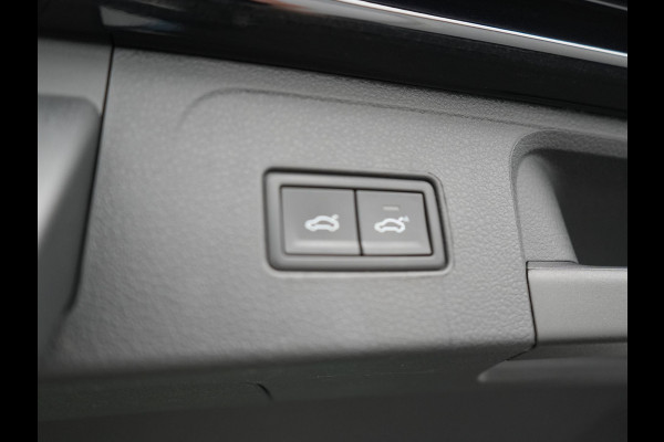 Volkswagen Passat Variant 1.4 TSI GTE Plug In Hybrid Dealer O.H. PHEV | Panodak | Alcantara Sportstoelen Massage | Trekhaak af Fabriek | Adaptive Cruise | Virtual | Navigatie | 360 Camera | Apple Carplay | Sfeerverlichting | DAB | Stoel & Stuurverwarming |