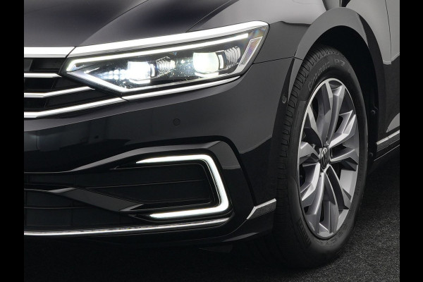 Volkswagen Passat Variant 1.4 TSI GTE Plug In Hybrid Dealer O.H. PHEV | Panodak | Alcantara Sportstoelen Massage | Trekhaak af Fabriek | Adaptive Cruise | Virtual | Navigatie | 360 Camera | Apple Carplay | Sfeerverlichting | DAB | Stoel & Stuurverwarming |