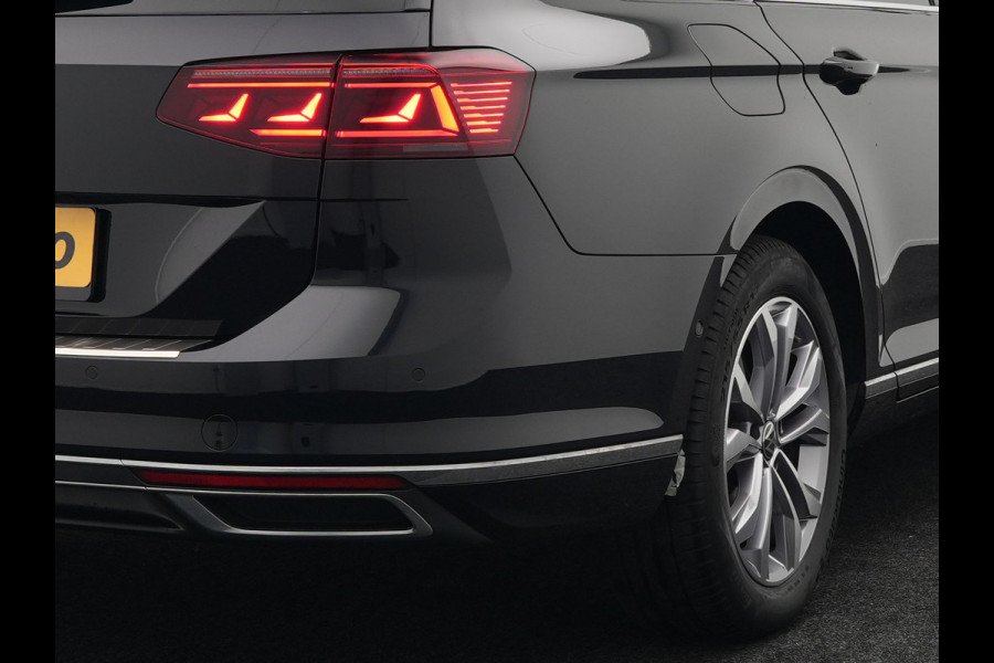 Volkswagen Passat Variant 1.4 TSI GTE Plug In Hybrid Dealer O.H. PHEV | Panodak | Alcantara Sportstoelen Massage | Trekhaak af Fabriek | Adaptive Cruise | Virtual | Navigatie | 360 Camera | Apple Carplay | Sfeerverlichting | DAB | Stoel & Stuurverwarming |