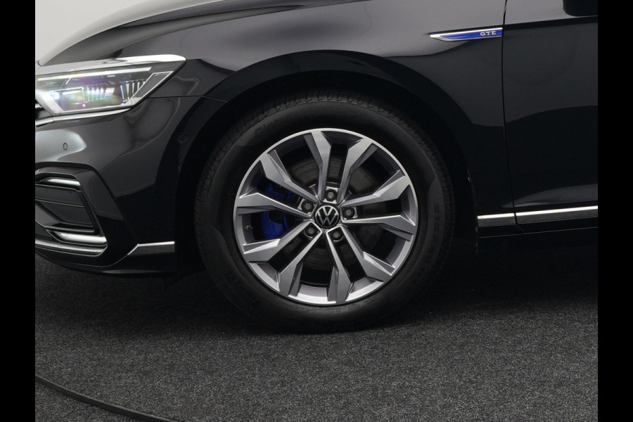 Volkswagen Passat Variant 1.4 TSI GTE Plug In Hybrid Dealer O.H. PHEV | Panodak | Alcantara Sportstoelen Massage | Trekhaak af Fabriek | Adaptive Cruise | Virtual | Navigatie | 360 Camera | Apple Carplay | Sfeerverlichting | DAB | Stoel & Stuurverwarming |
