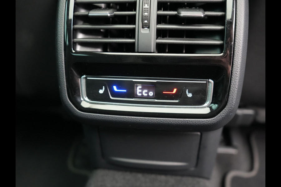 Volkswagen Passat Variant 1.4 TSI GTE Plug In Hybrid Dealer O.H. PHEV | Panodak | Alcantara Sportstoelen Massage | Trekhaak af Fabriek | Adaptive Cruise | Virtual | Navigatie | 360 Camera | Apple Carplay | Sfeerverlichting | DAB | Stoel & Stuurverwarming |
