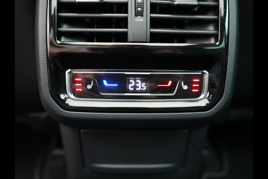 Volkswagen Passat Variant 1.4 TSI GTE Plug In Hybrid Dealer O.H. PHEV | Panodak | Alcantara Sportstoelen Massage | Trekhaak af Fabriek | Adaptive Cruise | Virtual | Navigatie | 360 Camera | Apple Carplay | Sfeerverlichting | DAB | Stoel & Stuurverwarming |