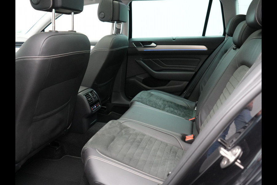 Volkswagen Passat Variant 1.4 TSI GTE Plug In Hybrid Dealer O.H. PHEV | Panodak | Alcantara Sportstoelen Massage | Trekhaak af Fabriek | Adaptive Cruise | Virtual | Navigatie | 360 Camera | Apple Carplay | Sfeerverlichting | DAB | Stoel & Stuurverwarming |
