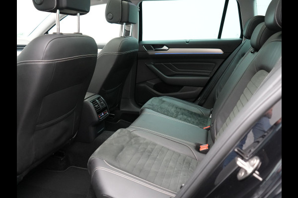 Volkswagen Passat Variant 1.4 TSI GTE Plug In Hybrid Dealer O.H. PHEV | Panodak | Alcantara Sportstoelen Massage | Trekhaak af Fabriek | Adaptive Cruise | Virtual | Navigatie | 360 Camera | Apple Carplay | Sfeerverlichting | DAB | Stoel & Stuurverwarming |