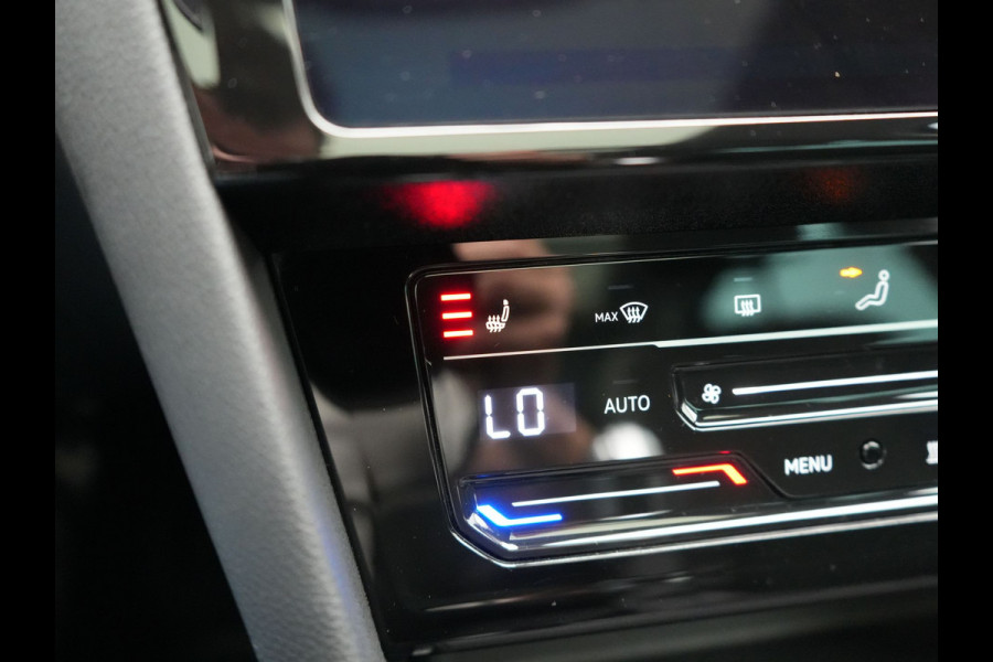 Volkswagen Passat Variant 1.4 TSI GTE Plug In Hybrid Dealer O.H. PHEV | Panodak | Alcantara Sportstoelen Massage | Trekhaak af Fabriek | Adaptive Cruise | Virtual | Navigatie | 360 Camera | Apple Carplay | Sfeerverlichting | DAB | Stoel & Stuurverwarming |