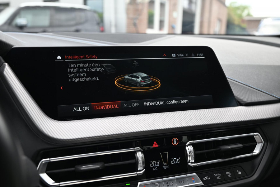 BMW 1-serie M135i xDrive High Executive Color Vision 306 PK Dealer o.h Harman Kardon Camera 19''