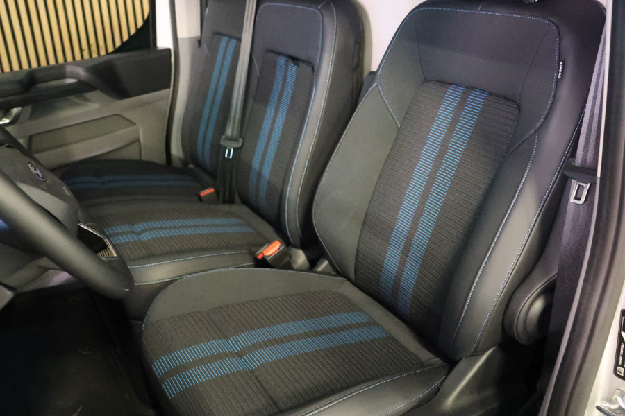 Ford Transit Custom 320 2.0 TDCI L2H1 Sport | ACC | Navigatie | CarPlay | Camera | Dubbel Schuifdeur | Stoelverwarming | Dodehoek detector | Lane Assist | 3-Zitter | Ex BPM