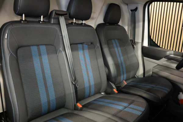 Ford Transit Custom 320 2.0 TDCI L2H1 Sport | ACC | Navigatie | CarPlay | Camera | Dubbel Schuifdeur | Stoelverwarming | Dodehoek detector | Lane Assist | 3-Zitter | Ex BPM