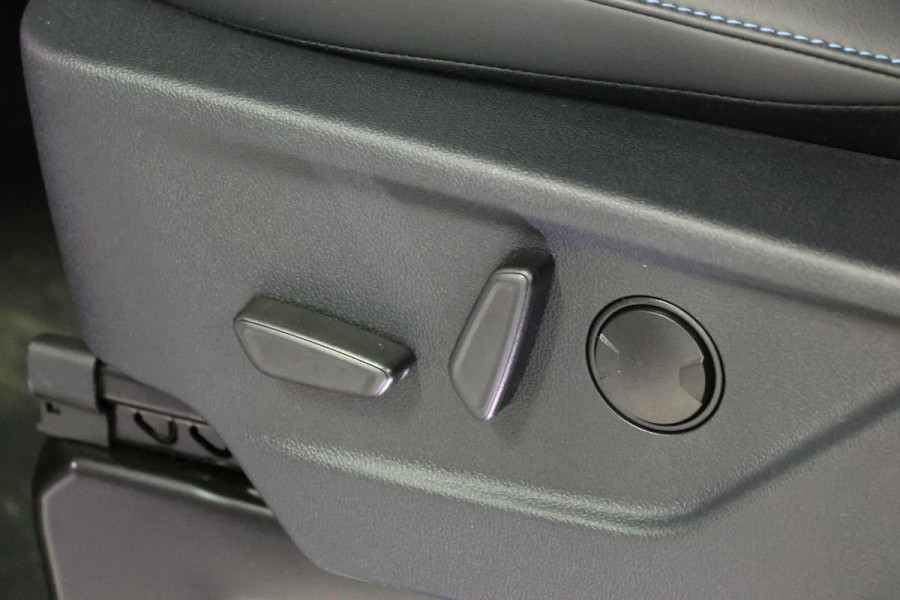 Ford Transit Custom 320 2.0 TDCI L2H1 Sport | ACC | Navigatie | CarPlay | Camera | Dubbel Schuifdeur | Stoelverwarming | Dodehoek detector | Lane Assist | 3-Zitter | Ex BPM
