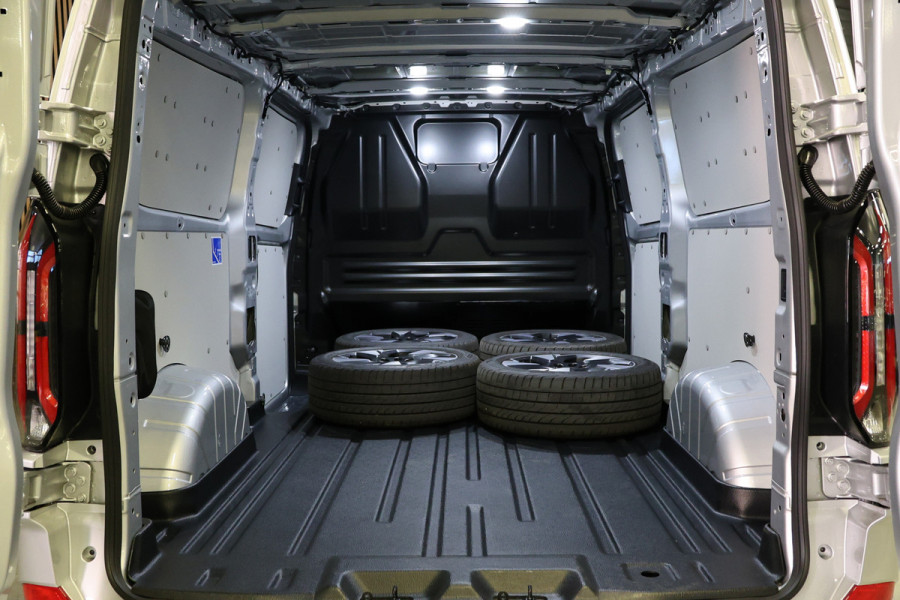 Ford Transit Custom 320 2.0 TDCI L2H1 Sport | ACC | Navigatie | CarPlay | Camera | Dubbel Schuifdeur | Stoelverwarming | Dodehoek detector | Lane Assist | 3-Zitter | Ex BPM