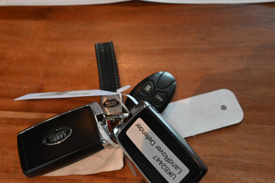 Land Rover Defender 110 2.0 D240 110 240 PK INCL BTW Luchtvering 360 Camera Meridian LED 18''
