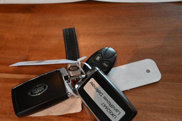 Land Rover Defender 110 2.0 D240 110 240 PK INCL BTW Luchtvering 360 Camera Meridian LED 18''